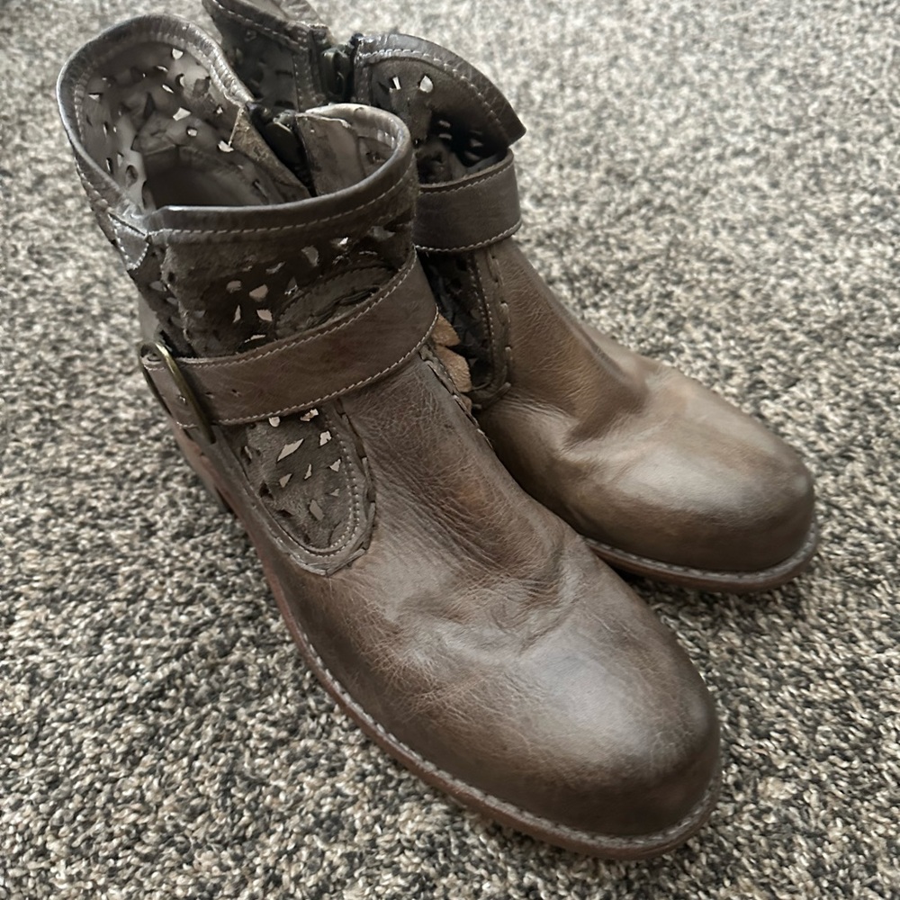 NWT BedStu Women’s Cobbler Leather boots size 9